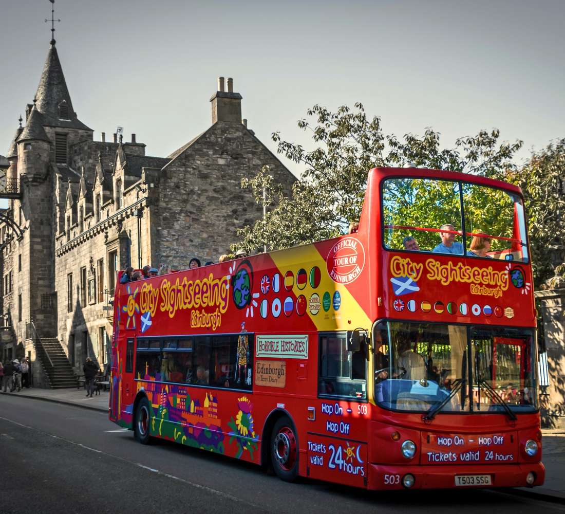 Hop-on hop-off sightseeing bus tours in Edinburgh, United Kingdom – Open-top buses, top attractions, and free cancellation in 2025